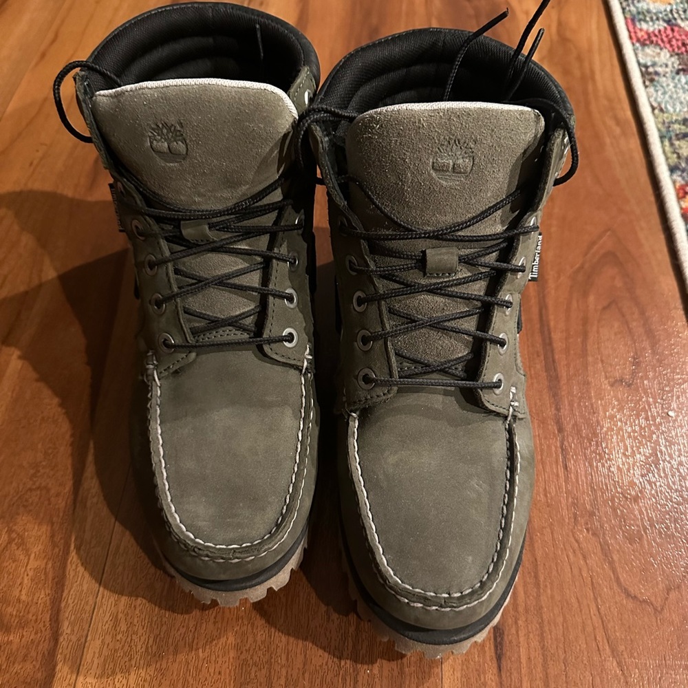 Timberland boots green size 9